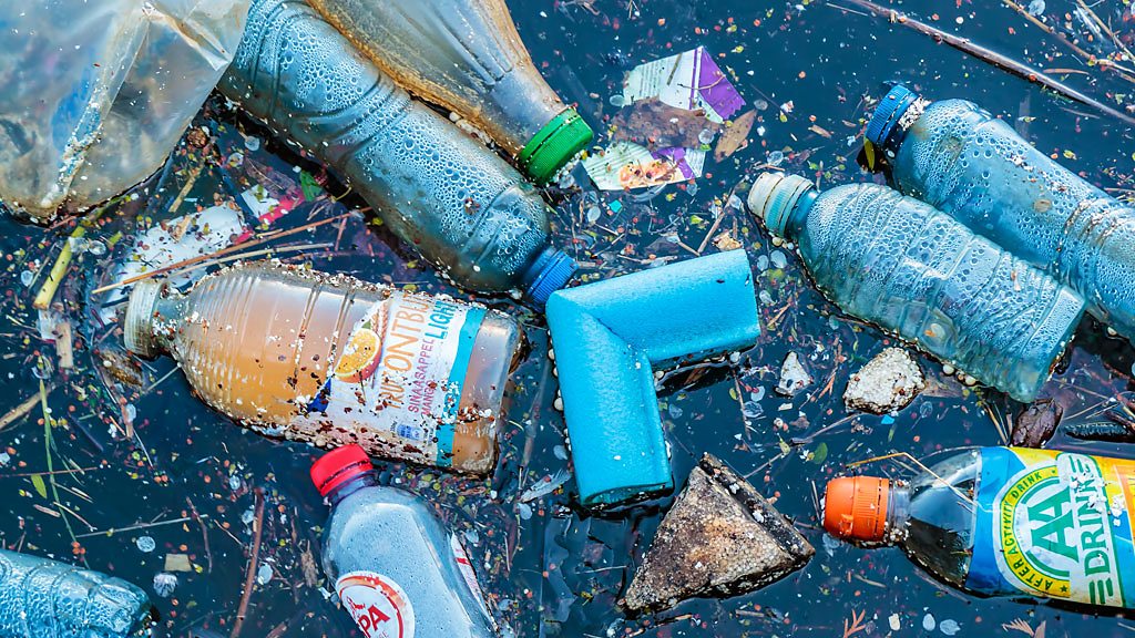 Trash Robot cleans up Chicago River's rubbish