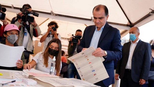 Oscar Iván Zuluaga: el candidato del uribismo y del partido de gobierno se  retira de las elecciones en Colombia - BBC News Mundo
