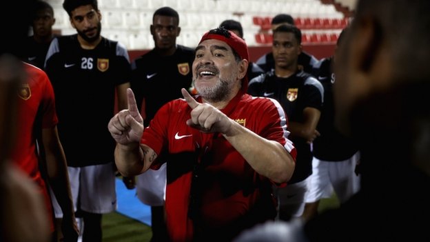 Maradona actualmente entrena al equipo Al-Fujairah en los Emiratos Árabes Unidos. Diego Maradona