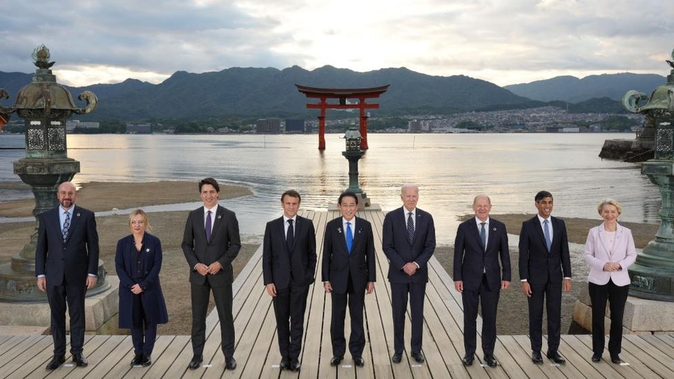 Líderes del G7 posan para la foto oficial de la cumbre en Japón