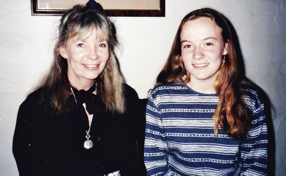 Пенни Винсер и ее мать в 1993 году