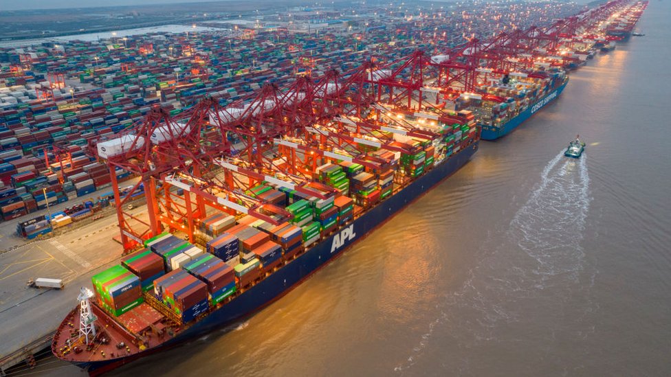 Como a covid criou um congestionamento gigantesco no porto de Xangai que afeta o mundo inteiro