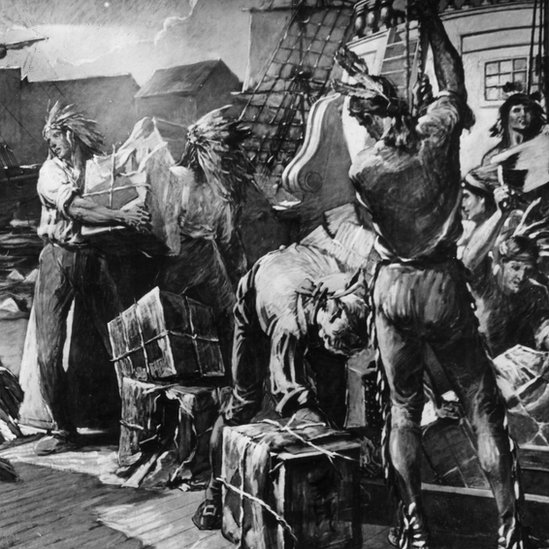 Muchos de los que tiraron el té de los barcos iban vestidos como indígenas. Ilustración sobre el Motín del té.