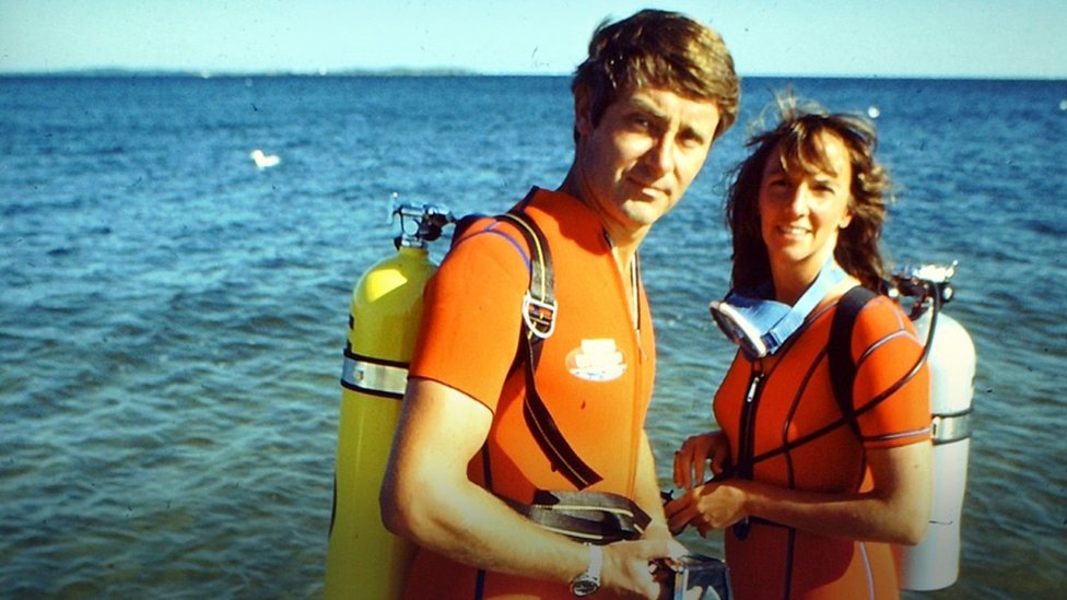 بيتر ووندي خلال رحلة الغوص التي قاما بها في السبعينيات