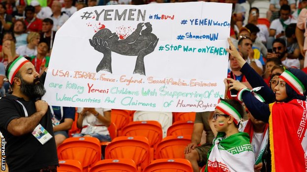 Un aficionado iraní recordó la profunda crisis que sufre Yemen durante el pasado Mundial de Rusia 2018.