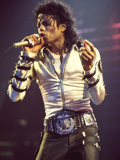 Çocuk istismarı iddialarının ardından Michael Jackson şarkıları yasaklanmalı mı? - BBC News Türkçe