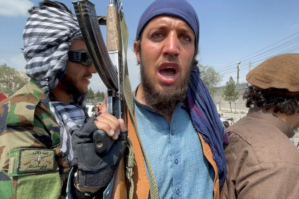 Kabil Havalimanı'ndaki Taliban savaşçıları