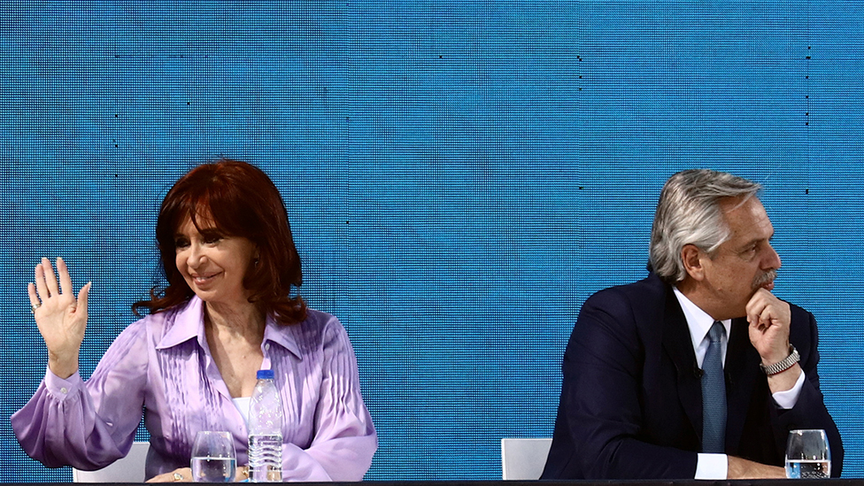 El presidente Alberto Fernández y la vicepresidenta, Cristina Kirchner, en el acto de cierre de campaña