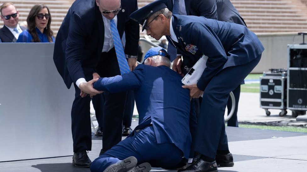 Biden stumbles while boarding Air Force One