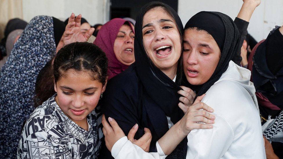 الضفة الغربية: مقتل فلسطيني في عملية عسكرية للجيش الإسرائيلي في أريحا 2 أقارب الصبي.