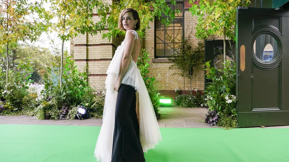 Emma Watson llega a la primera ceremonia de entrega de premios Earthshot en el Alexandra Palace de Londres.  Fecha de la foto: domingo 17 de octubre de 2021.