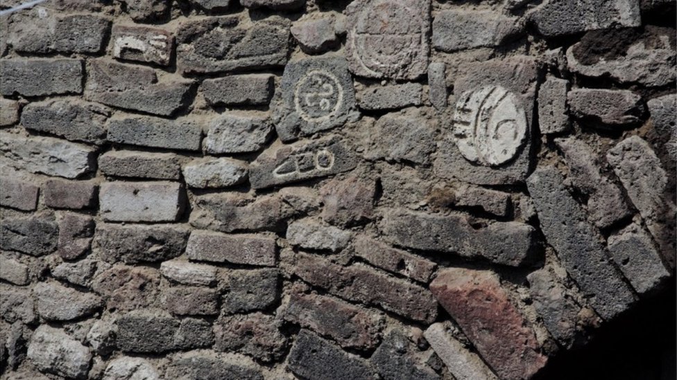 Glifos en piedras del Albarradón de Ecatepec