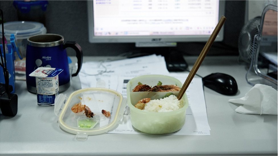 This photo taken on March 9, 2011 shows an employee at China-based company Ctrip taking a lunch break at the call center of their headquarters in Shanghai. The one-stop China travel service Ctrip.com specializes in discount hotel reservations, cheap airline tickets and package tours.