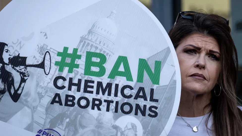 تحرك النشطاء المناهضون للإجهاض لتقييد السماح بعقار الإجهاض الميفيبريستون