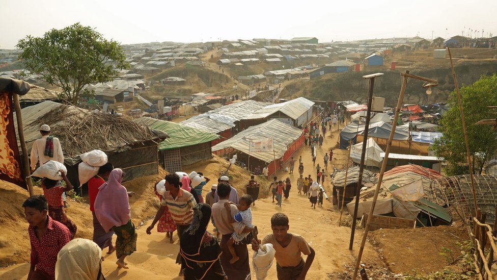 Más de 600.000 rohingyas huyeron del país desde agosto luego de que una serie de ataques mortales a puestos policiales por parte de militantes rohingyas desencadenó una ofensiva militar en el estado de Rakhine. Campo de refugiados rohingyas en Bangladesh