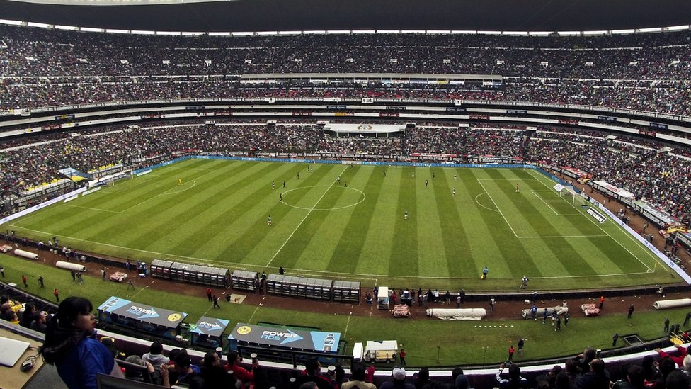 Las remodelaciones del Estadio Azteca en 2016 redujeron su capacidad, de más de 100.000 asientos que tenía cuando fue inaugurado, a 87.000. Estadio Azteca
