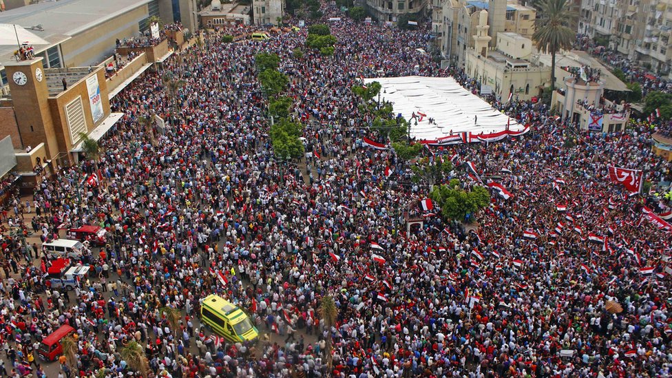 Mısır'ın İskenderiye şehrinde düzenlenen Mursi karşıtı bir protesto