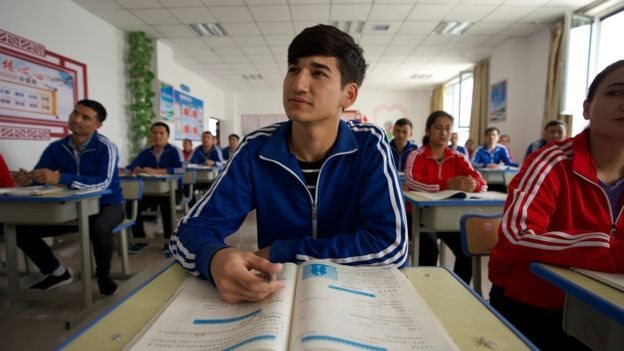 Çin'de Uygurların eğitime tabi tutulduğu kamplar