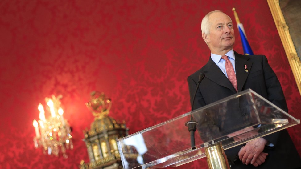 El valor del banco subió 64% este año. Hans-Adam II