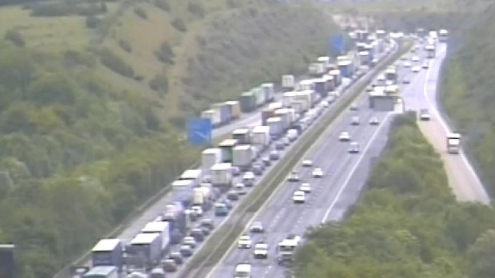 M3 Near Winchester Closed After Serious Crash BBC News m3-near-winchester-closed-after-serious-crash-bbc-news