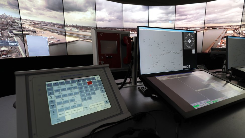 El aeropuerto londinense planea que su torre convencional deje de funcionar 2019. Aeropuerto City