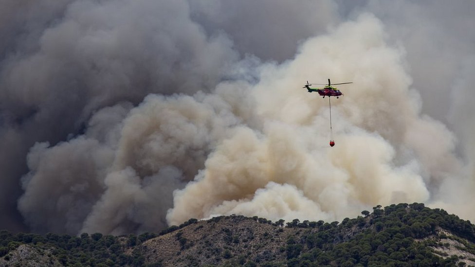 Mijas hills fires and waterbombing helicopter, 15 Jul 22