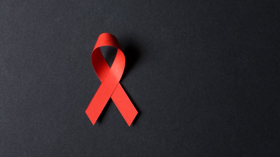 Lazo rojo, símbolo de la lucha contra el VIH/sida.