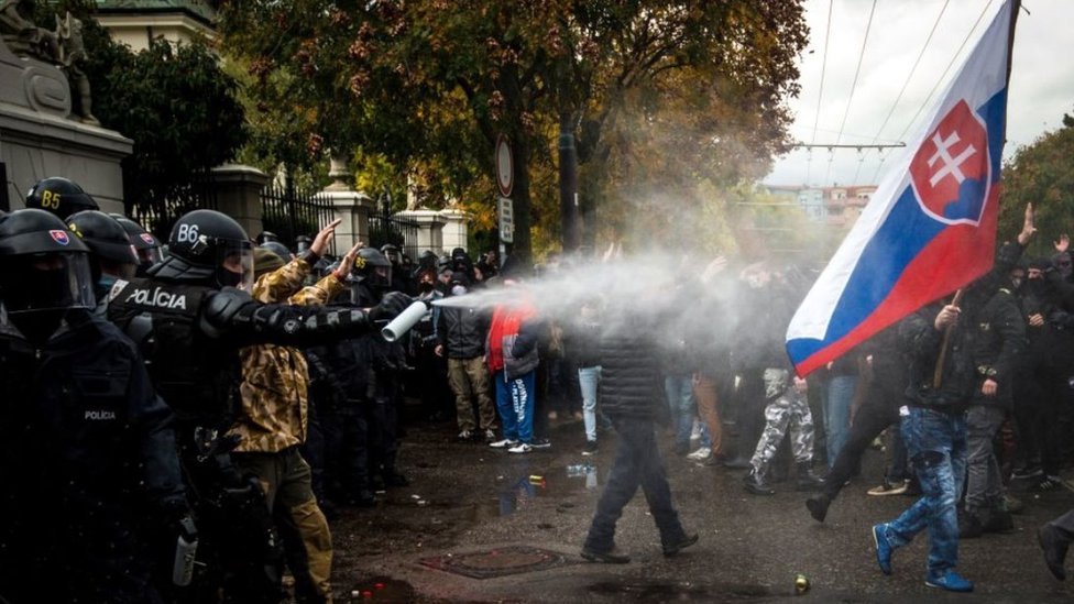 Столкновение словацкой полиции с протестующими в Братиславе 17 октября 20