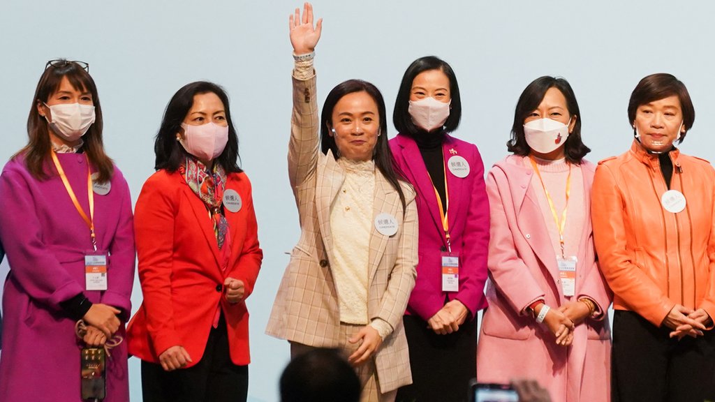 Hong Kong: Pro-Beijing candidates sweep controversial LegCo election