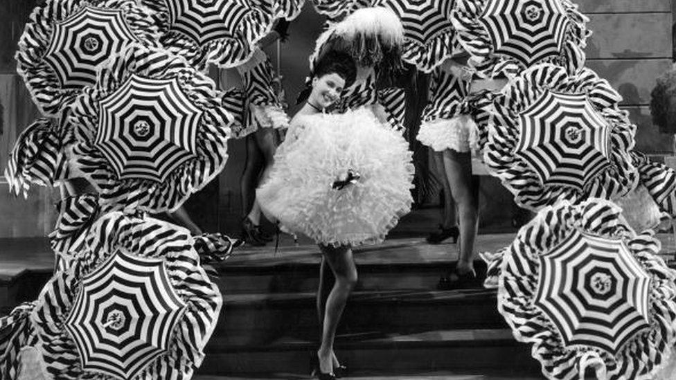 Merle Oberon en una escena de baile de "Jack, el destripador" (1944).