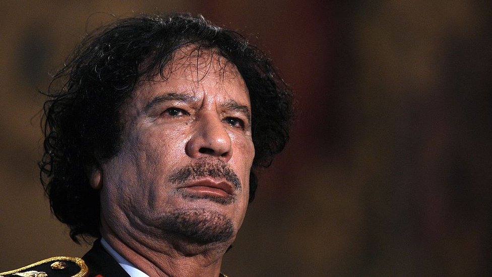 "كيف لا يزال جيران ليبيا يشعرون بوفاة القذافي" - في الفايننشال تايمز 1 معمر القذافي