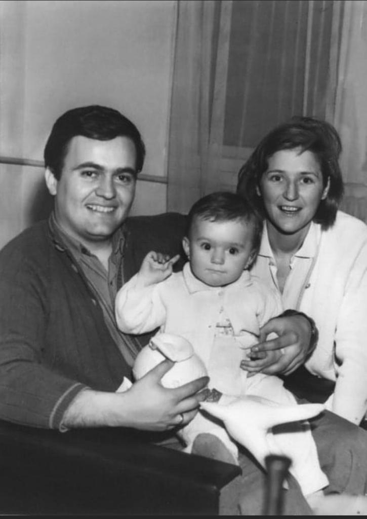 Maja Petrusevska y sus padres