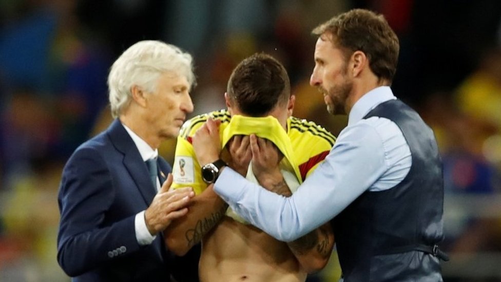 England manager Gareth Southgate and Colombia coach Jose Pekerman console Mateus Uribe after the penalty shootout REUTERS/Carl Recine