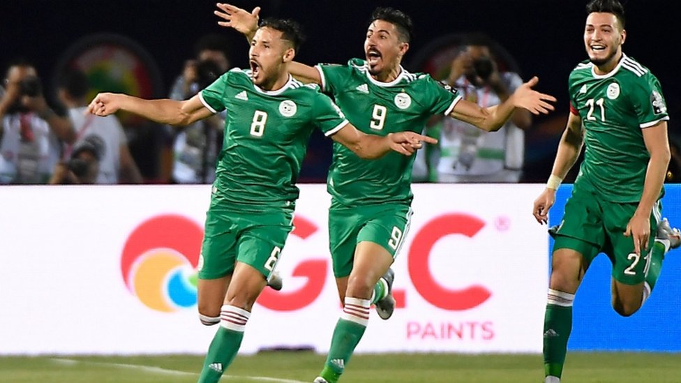 لاعبون من منتخب الجزائر