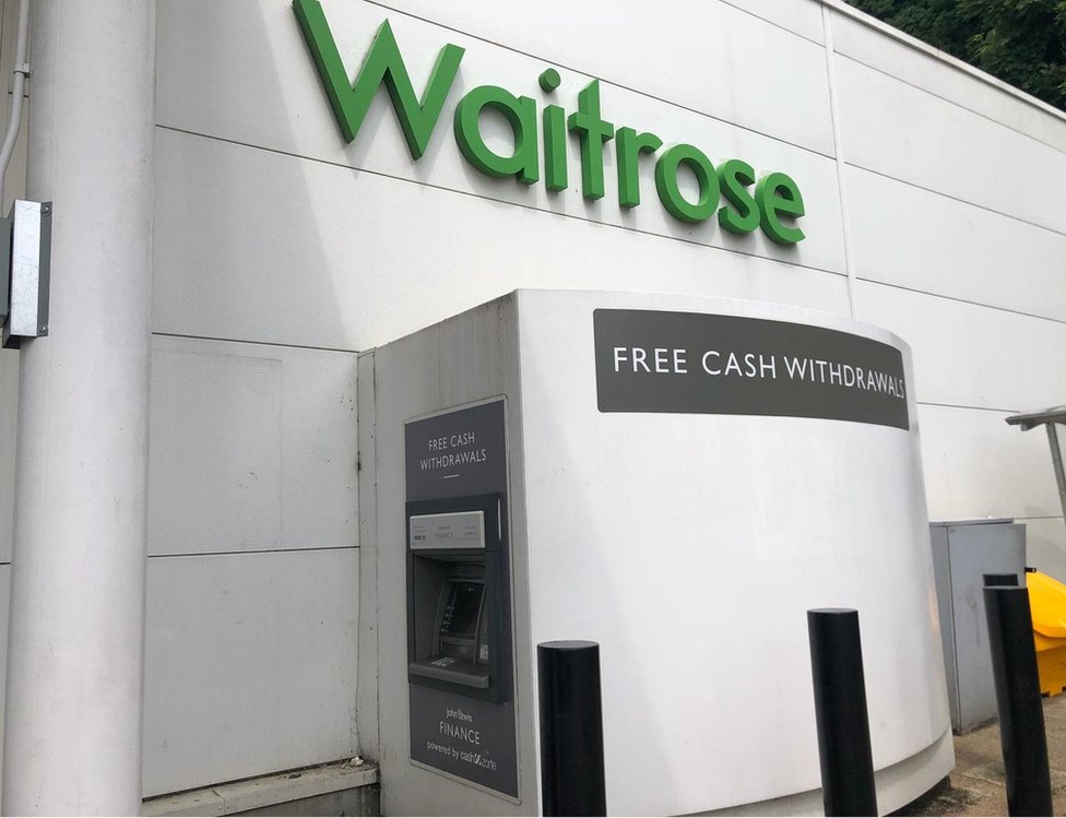 Банкомат в отделении Waitrose