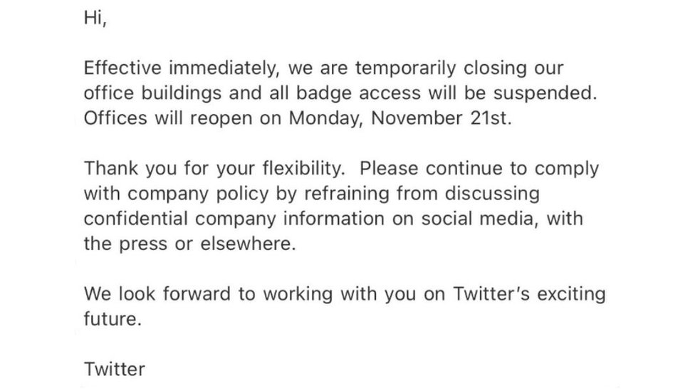 El mensaje enviado al personal sobre el cierre temporal de todas las oficinas de Twitter.
