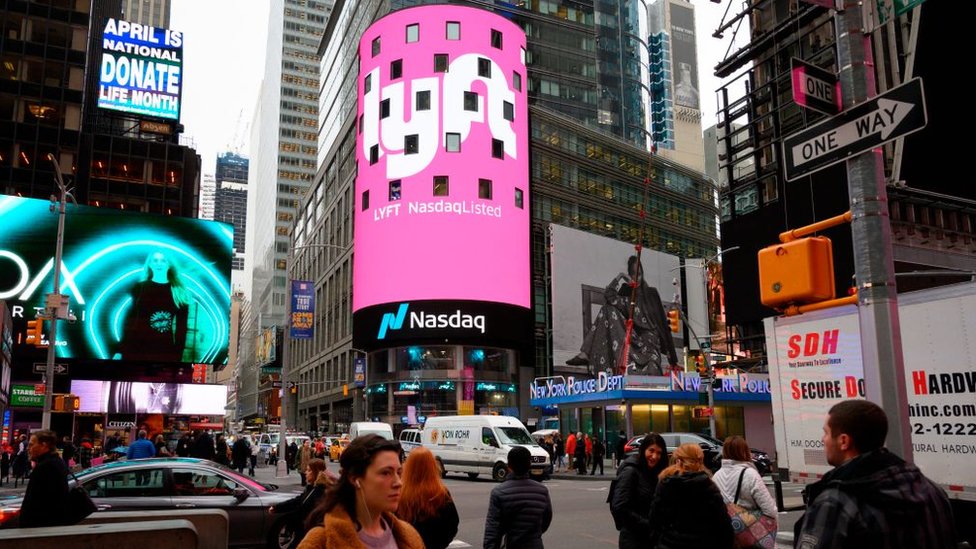 El 29 de marzo, en las oficinas de Nasdaq en la emblemática Times Square de Nueva York se vio desplegado el logotipo de Lyft.