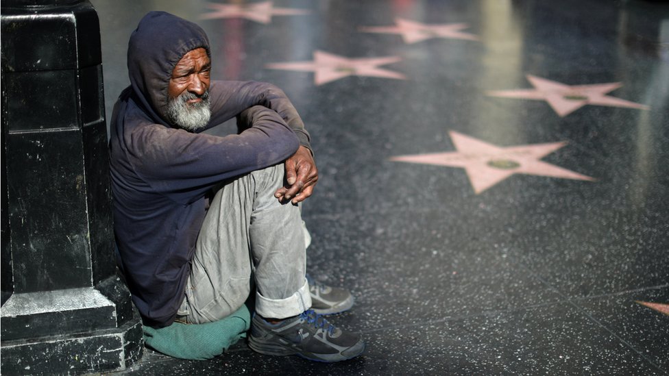 Hombre en la calle en Los Ángeles