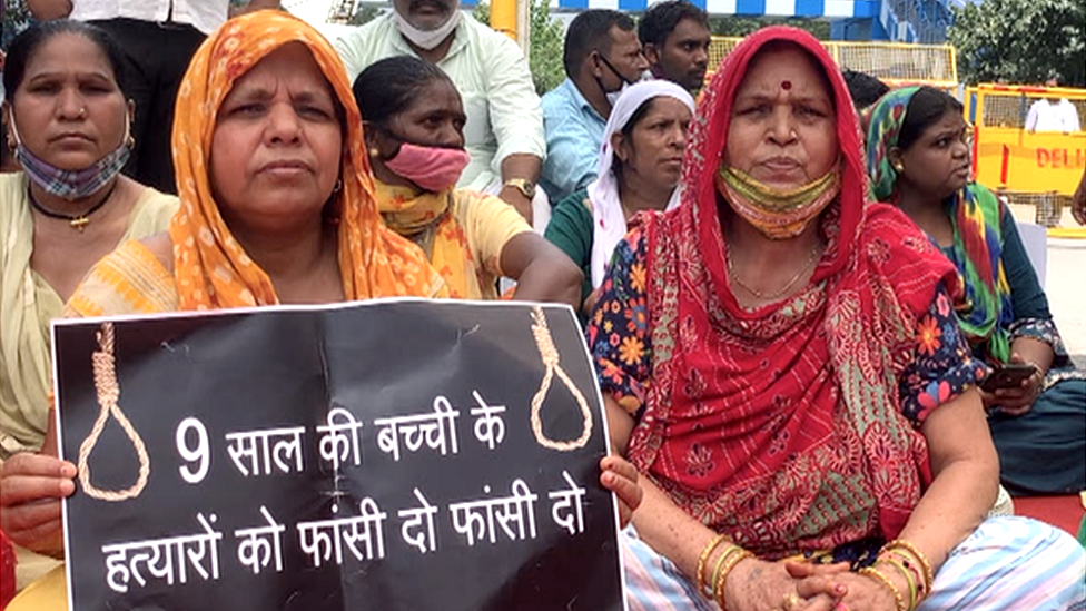 Dalit girl rape and murder: Indians protest over girl's forced cremation -  BBC News