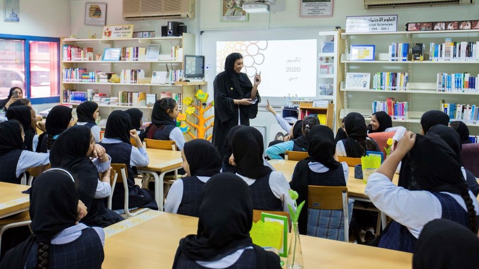 المثلية الجنسية: المشاعر المعادية للمثليين "تختبر حدود الليبرالية في الخليج"-فاينانشال تايمز 1 صف دراسي في الإمارات