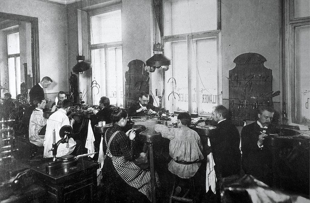 Taller Fabergé en San Petersburgo en 1919. La empresa se hizo famosa por la relación del joyero con la corona rusa.
