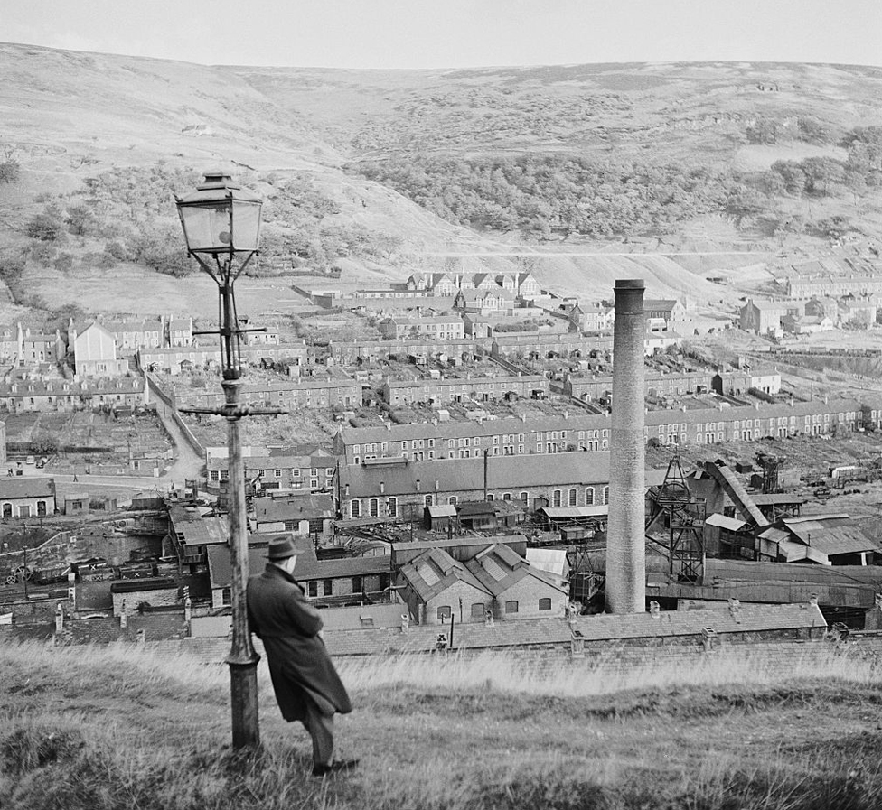 Шахтерский город на юге Уэльса в середине 1950-х годов