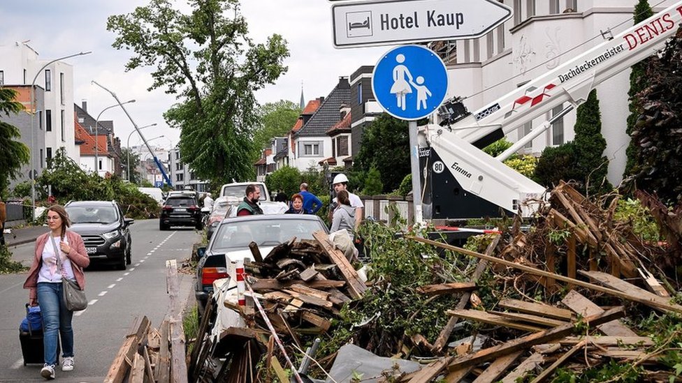 Мощный торнадо на западе Германии: сильные разрушения и 43 пострадавших