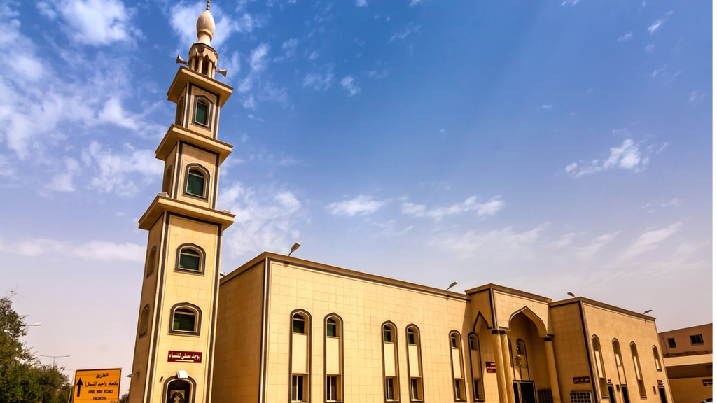 مكبرات الصوت في المساجد: السعودية تنظم استخدامها ومغردون يردون #نطالب_بمنع_صوت_الموسيقي 1 أعلن وزير الشؤون الإسلامية في السعودية قصر استعمال مكبرات الصوت الخارجية للمساجد على رفع الأذان والإقامة فقط.
