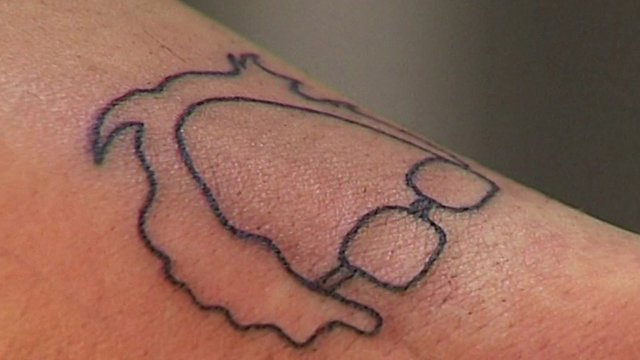 Bernie Sanders tattoos being offered free of charge in Vermont - BBC News