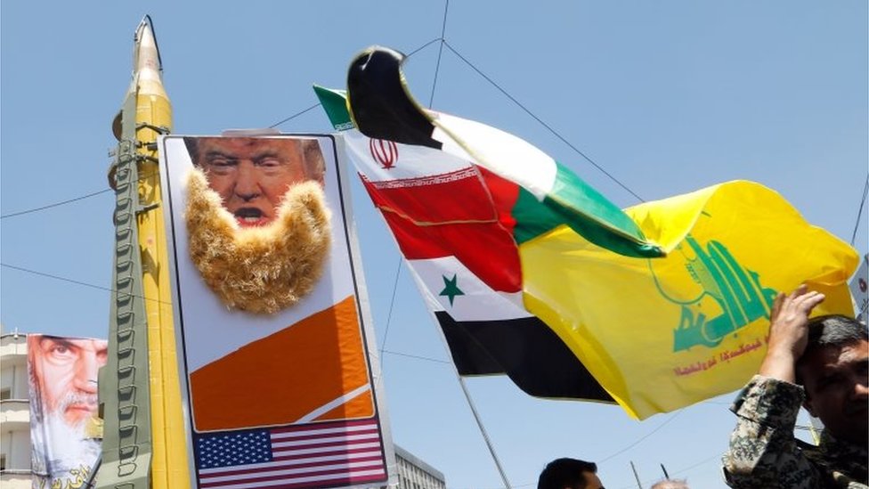Плакат, высмеивающий Дональда Трампа на митинге в День Аль-Кудс в Тегеране (23.06.17)