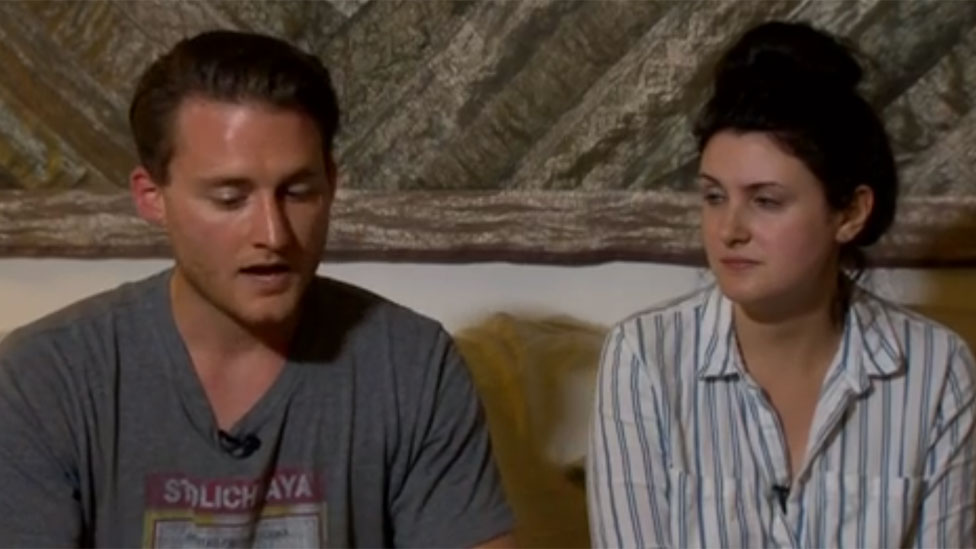 Liam y Claudia, que viven en Borough Market, describieron la escena de "pánico" que observaron desde la ventana de su casa. Liam y Claudia