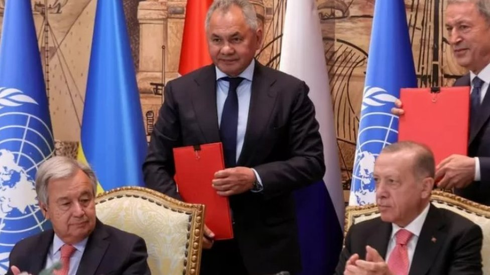 غويتريش شارك في توقيع اتفاق تصدير الحبوب في تركيا بحضور وزير الدفاع الروسي
