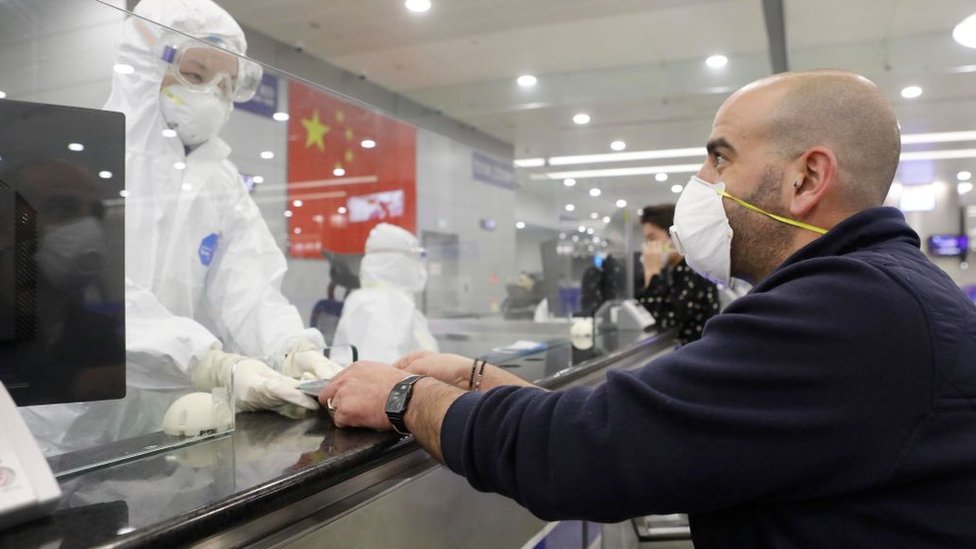 上海浦東機場，中國實行嚴厲的入境政策和隔離措施，導致進出中國成為一件非常困難的事。