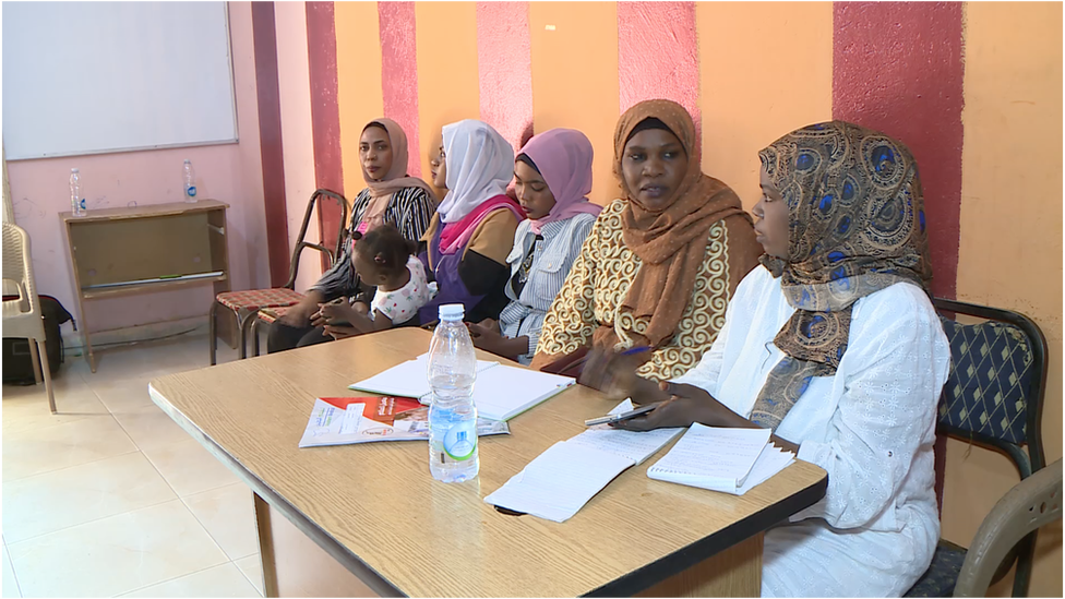 السودانية حياة في مركز الدعم المحلي في مصر